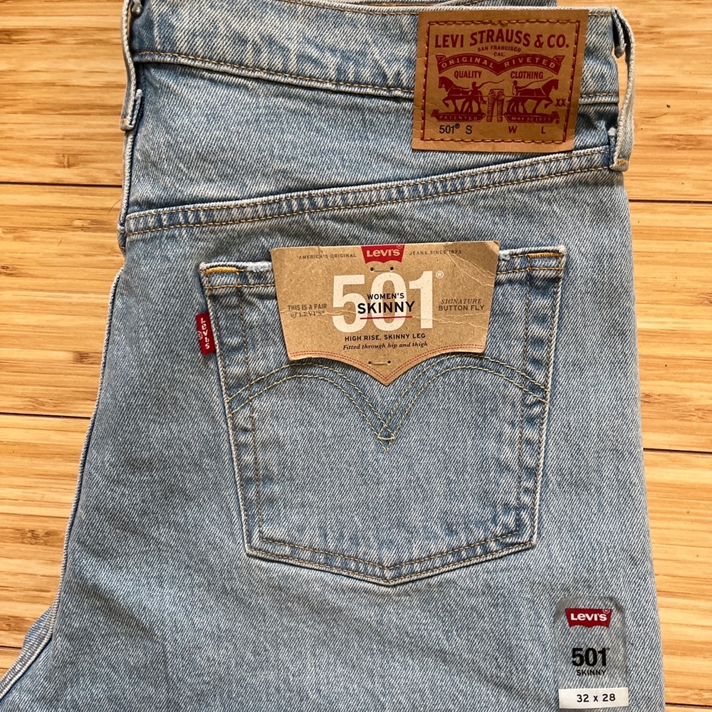 Levi’s 501 High Rise Skinny Button Fly Light Wash 32x28
